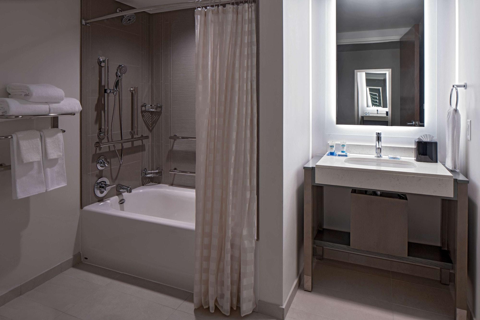 Hyatt House Indianapolis Downtown Hotel Exterior photo